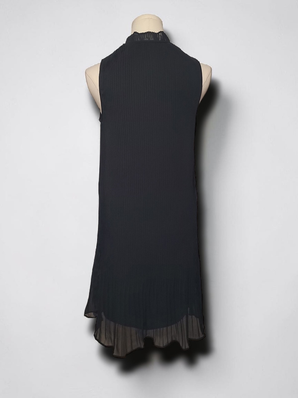 DKNY - Size 2 Sleeveless Black Pleated Lined Mini Dress - Picture 6 of 9